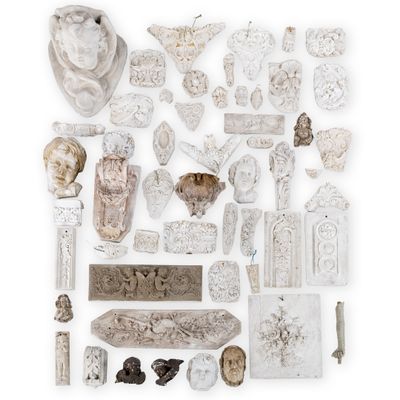 une image représentant un ensemble d'objets blancs posés sur une surface blanche