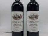 deux bouteilles de vin rouge posées l'une à côté de l'autre sur une table