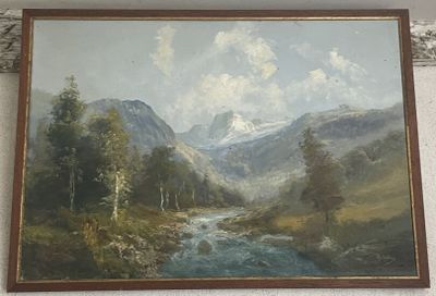 un tableau représentant un paysage de montagne accroché au mur