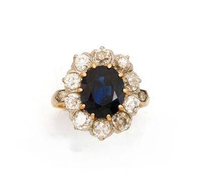 une bague à grappes de saphirs et de diamants