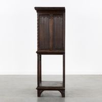 Bahut de style néo-gothique, en bois sculpté, avec des panne… (photo 6)