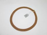 une corde marron à laquelle est attachée une étiquette