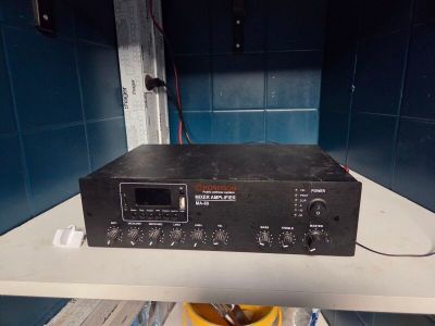 a radio that is sitting on a shelf in a room