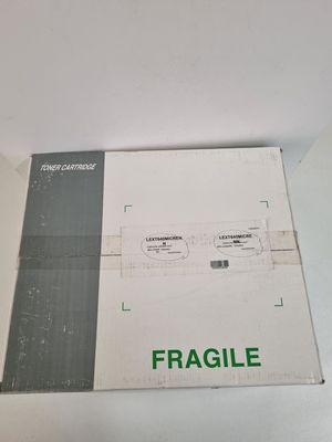 une boîte sur laquelle est dessiné un train