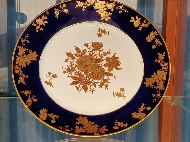 R. BONHOMME. Assiette décorative en porcelaine de Limoges 