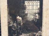 une vieille photo représentant un homme et une femme dans une pièce