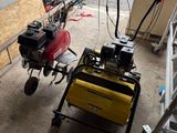 une petite machine qui se trouve dans un garage