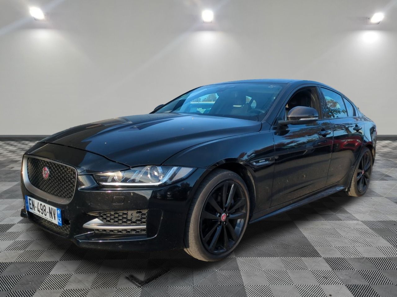 JAGUAR - XE 2.0 D - 240 CH BVA AWD R-SPORT - GO - Mise en se…
