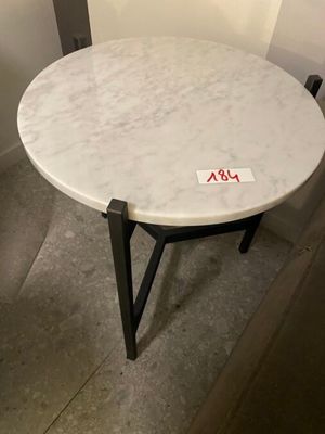 1 Table basse ronde petite en marbre blanc, pied métal noir.