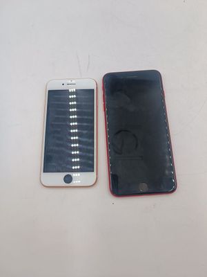 L'iPhone 6s et l'iPhone 5s sont posés l'un à côté de l'autre sur une table