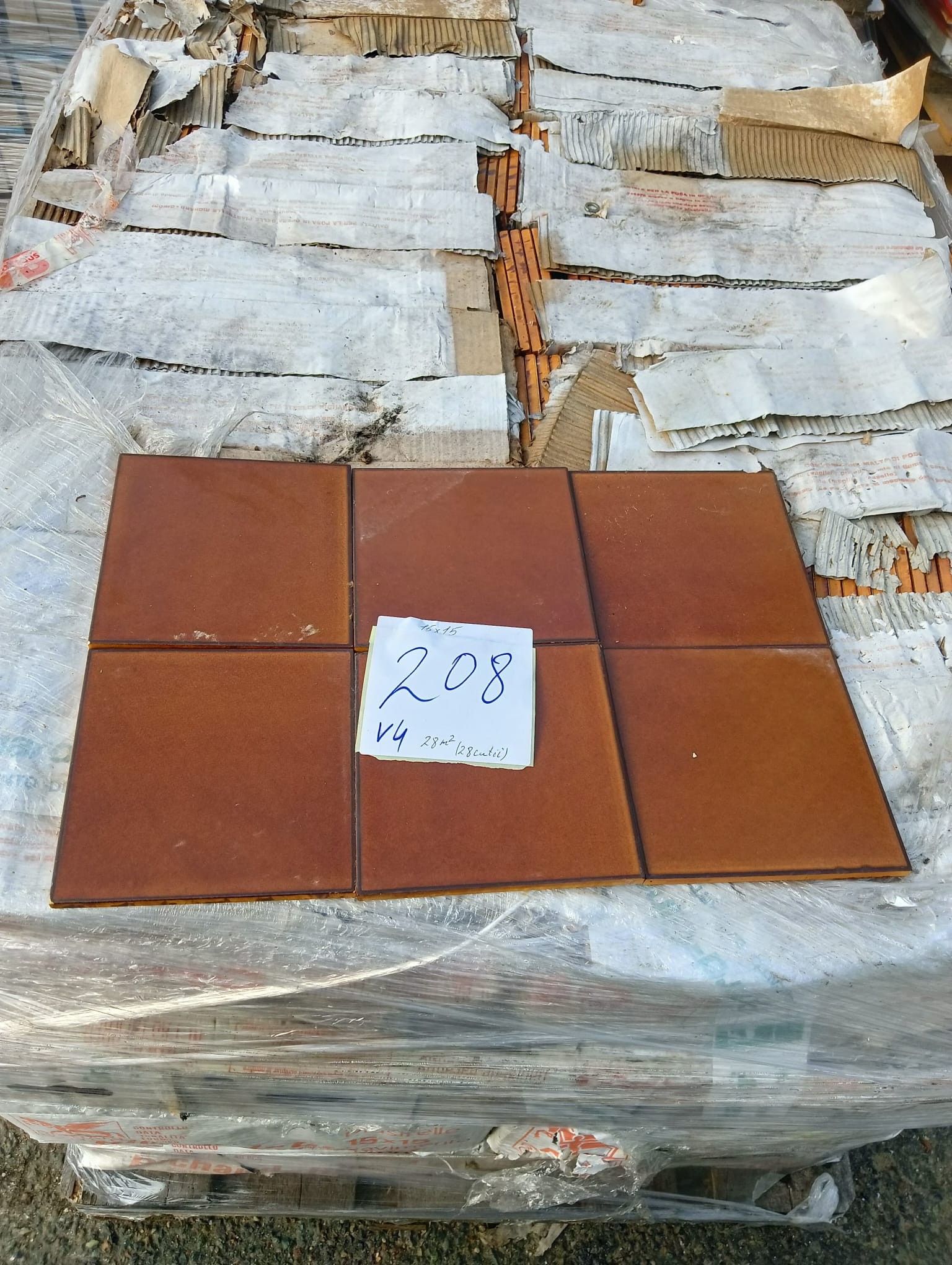 Lot d’environ 28 m² de carreaux, format 15 × 15 cm, coloris …
