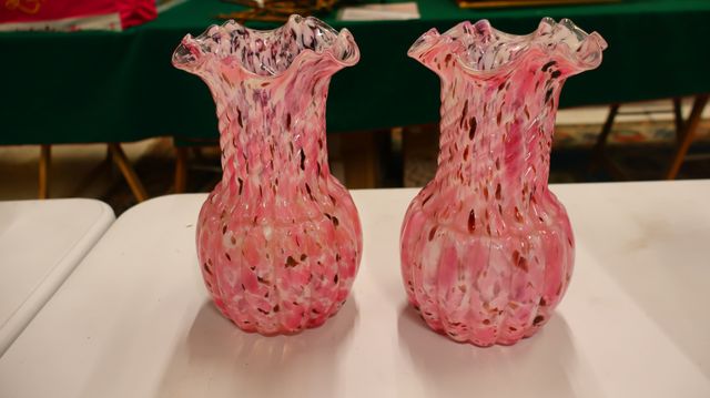 Paire de vases en verre Clichy roses H : 21
