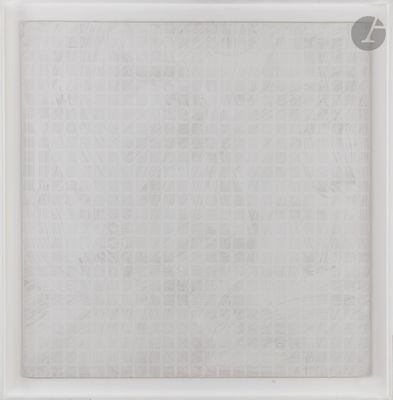 une image représentant un tableau dans un cadre blanc accroché à un mur blanc