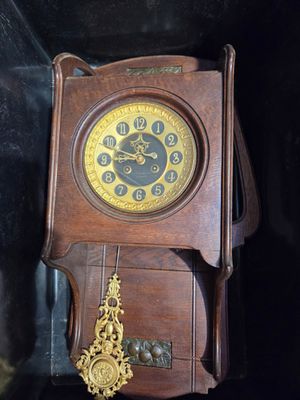 Horloge murale en chêne avec échappement Brocot visible, sig…