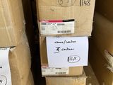 plusieurs boîtes empilées les unes sur les autres