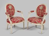 paire de fauteuils de style louis xvi