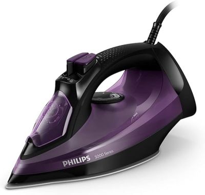 un objet en fer violet et noir posé sur une surface blanche