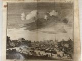 une vieille photo d'une ville d'où s'échappe beaucoup de fumée