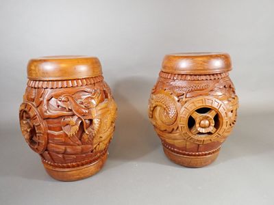 Paire de pots ou tabourets en bois palissandre, sculpté, ajo…