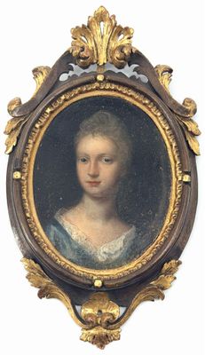 portrait d'une femme en robe bleue dans un cadre doré
