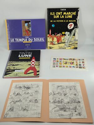 une pile de livres posée sur une table, avec un livre ouvert
