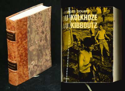 deux livres posés côte à côte sur une table