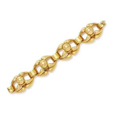 un bracelet en or jaune composé de maillons ovales