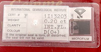 Un diamant sur papier (scellé) accompagné de son certificat …