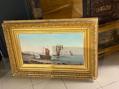 une photo d'un bateau dans l'eau