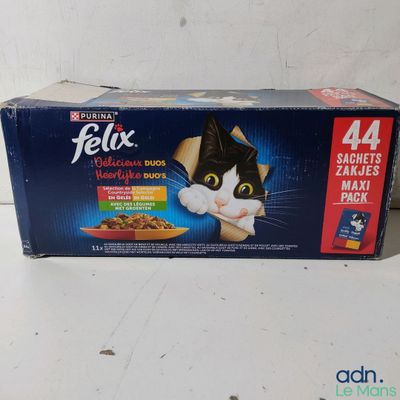une boîte de nourriture pour chat Felix posée sur une table