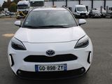 une voiture blanche garée dans un parking
