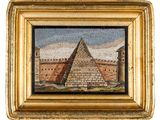 une reproduction d'un tableau représentant une pyramide, dans un cadre doré