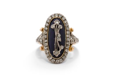 une bague ovale sertie d'une pierre bleue et de diamants