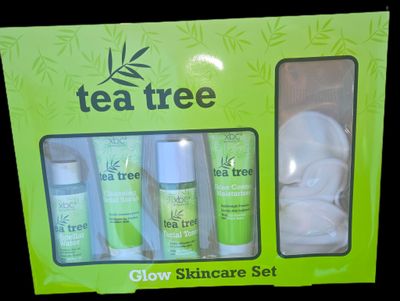 une boîte contenant de nombreux produits de soin pour la peau