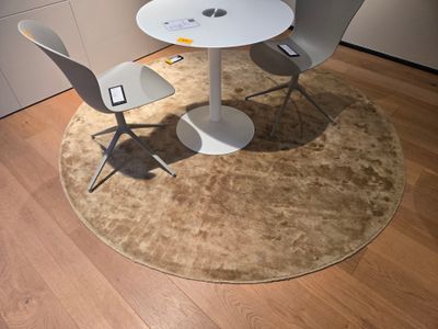 Tapis rond "Shangaï" Prix d'achat TTC : 357,72€ Mise à prix …