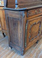 Vaisselier galbé en bois naturel mouluré sculpté, travail ré… (photo 4)