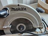 a circular saw sitting on a table with a basket in the background