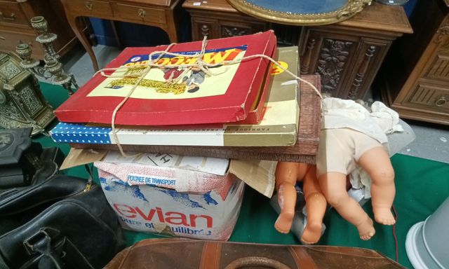 Lot de jouets anciens et vintage, poupées 