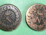 une vieille pièce de monnaie représentant un homme et une femme