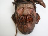 une sculpture représentant un homme avec des dreadlocks