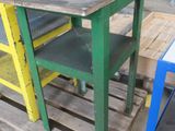 une table posée sur une palette