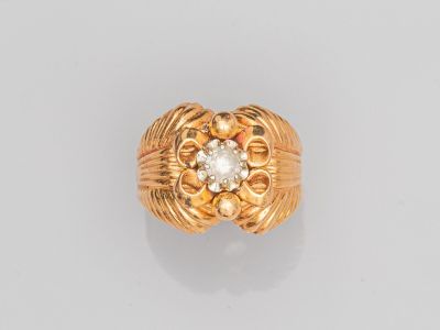 une bague en or et diamants
