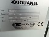 une photo d'une étiquette apposée sur le côté d'un réfrigérateur