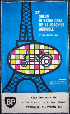 une photo d'une affiche annonçant une balade à vélo devant la Tour Eiffel