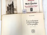 un livre ouvert sur lequel figure l'image d'un château