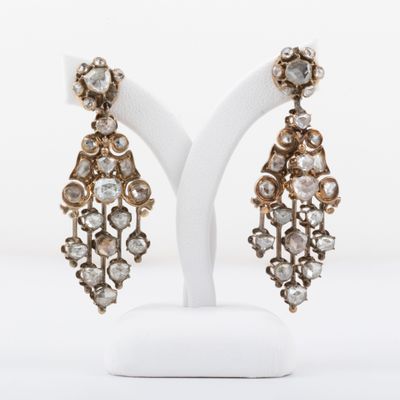 Parure trois pièces, or 9 K, diamants taille rose et pierres…