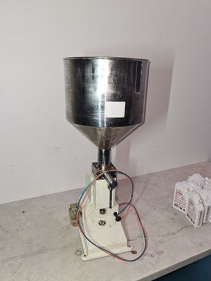 L6 : Remplisseuse semi-automatique