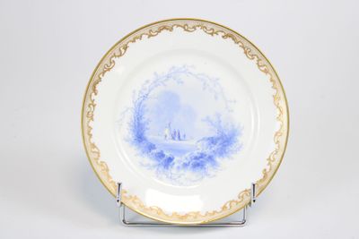 SEVRES Paul Langlois Assiette en porcelaine à décor bleu sur…