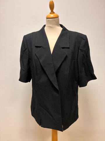 WEILL - Veste en noir, manches courtes. Taille 44