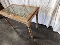 Table d'appoint en bois brut reposant sur quatre pieds tourn… (photo 2)